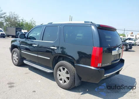 2007 Cadillac Escalade Luxury z USA, uszkodzony, nr VIN 1GYFK63807R325711